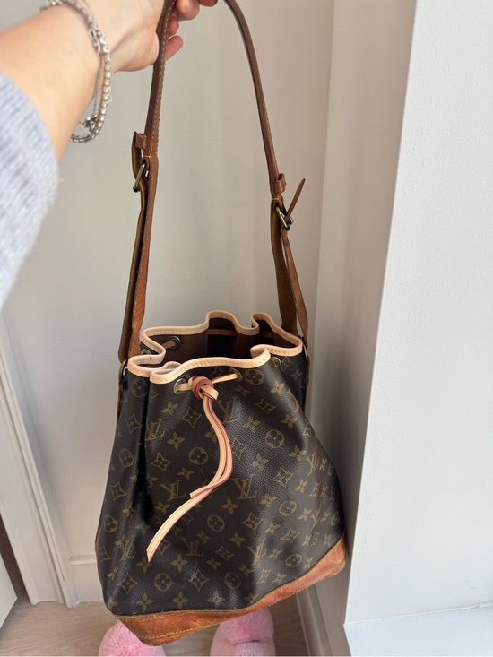 Louis Vuitton Handbags - Louis Vuitton Monogram Canvas Drawstring Bucket Bag with Tan Trim